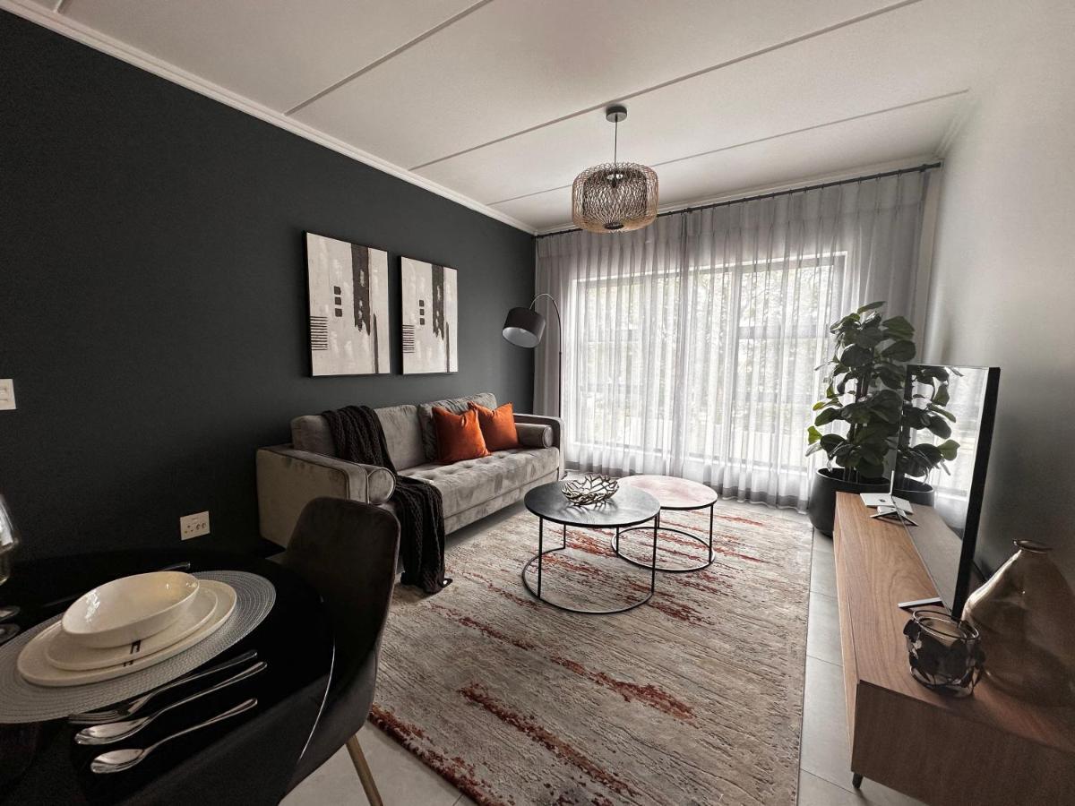 Stylish Executive Apartment With Power Backup โจฮันเนสเบิร์ก ภายนอก รูปภาพ